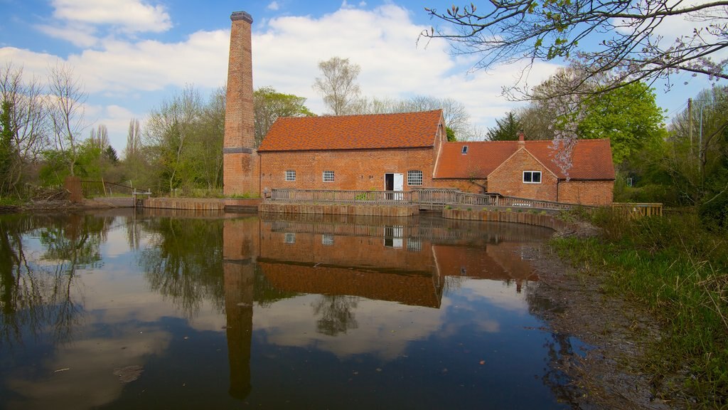 Sarehole Mill featuring heritage architecture, a pond and a lake or waterhole