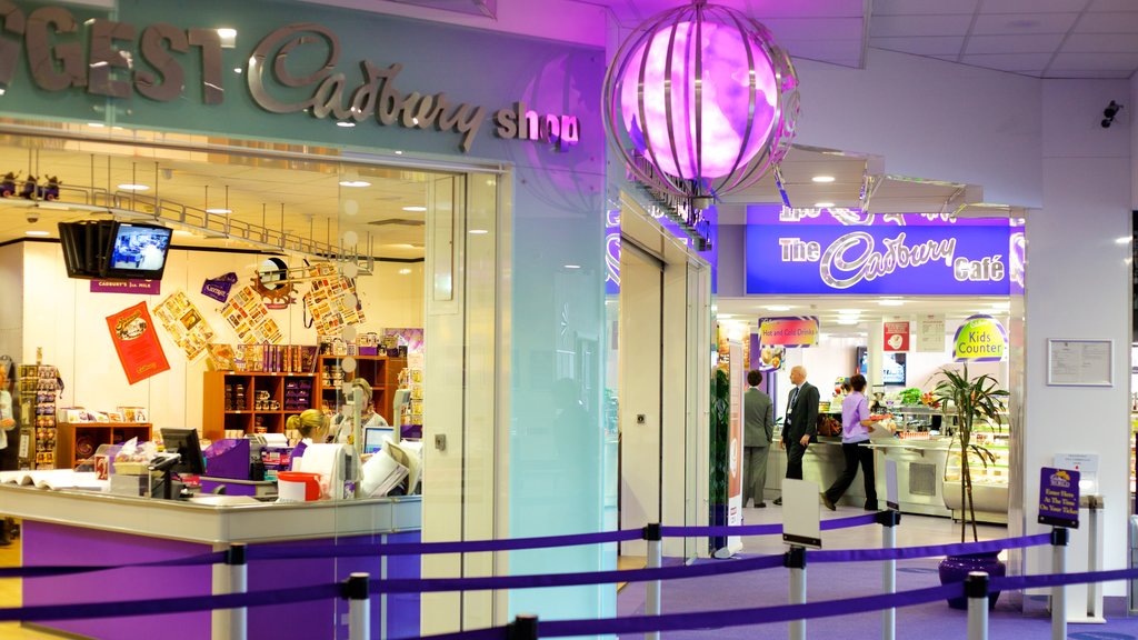 Cadbury World mostrando vistas internas, compras e sinalização