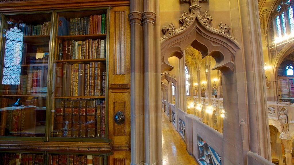 John Rylands Bibliothek welches beinhaltet historische Architektur und Innenansichten