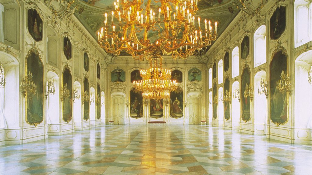 Palacio Imperial ofreciendo vistas interiores y patrimonio de arquitectura