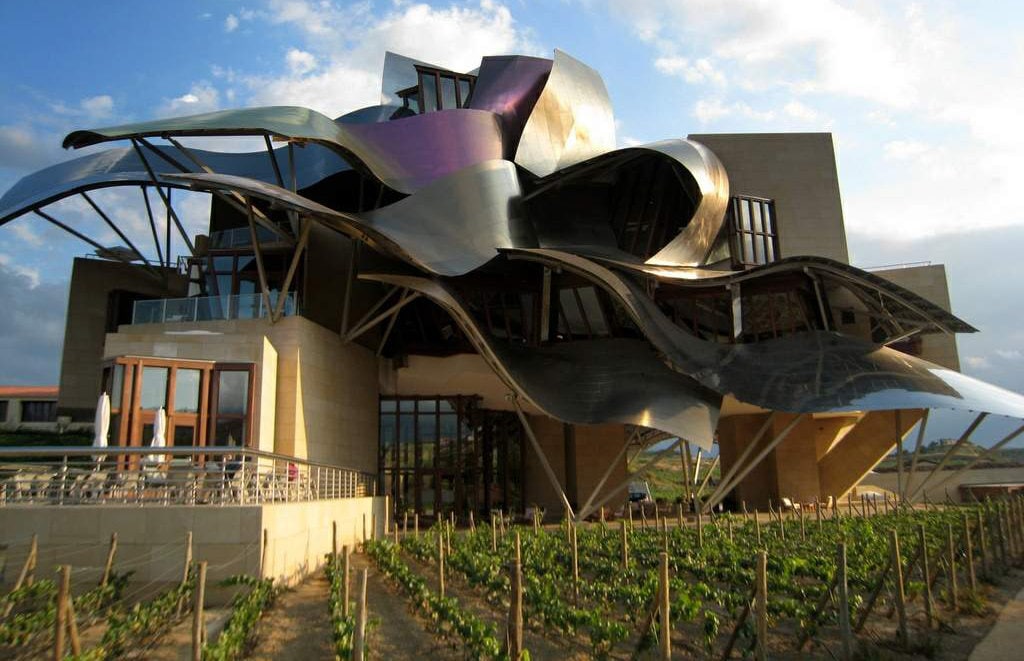 Ciudad del Vino-Marqués de Riscal - By John M from Washington, DC, USA (IMG_4267)  , via Wikimedia Commons