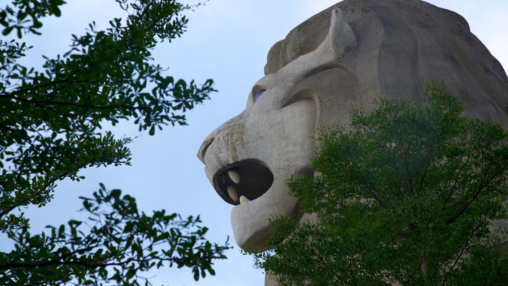 Sentosa ofreciendo arte al aire libre y una estatua o escultura