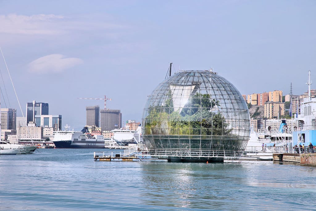 La bolla di Renzo Piano nel Porto Antico By Christine Zenino from Chicago, US (La Bolla di Renzo Piano; Porto Antico Genoa)  , via Wikimedia Commons