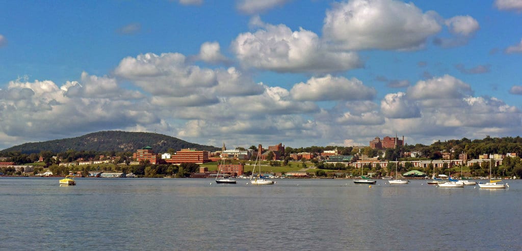 Panorama di Newburgh sul fiume Hudson - By Daniel Case (Own work)  , via Wikimedia Commons