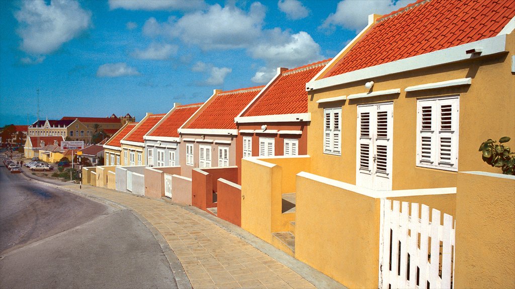 Willemstad mostrando una pequeña ciudad o aldea, una casa y imágenes de calles