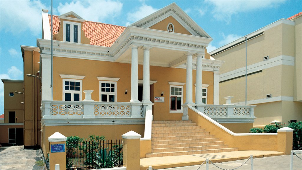 Willemstad showing heritage architecture and a house