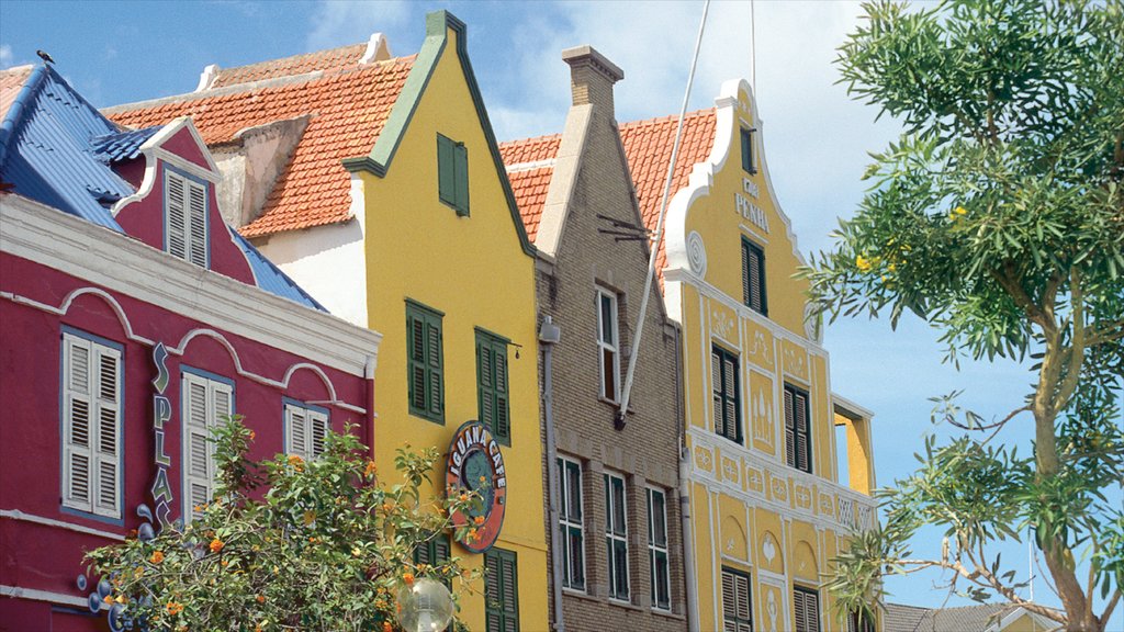 Willemstad ofreciendo patrimonio de arquitectura, una ciudad y una casa