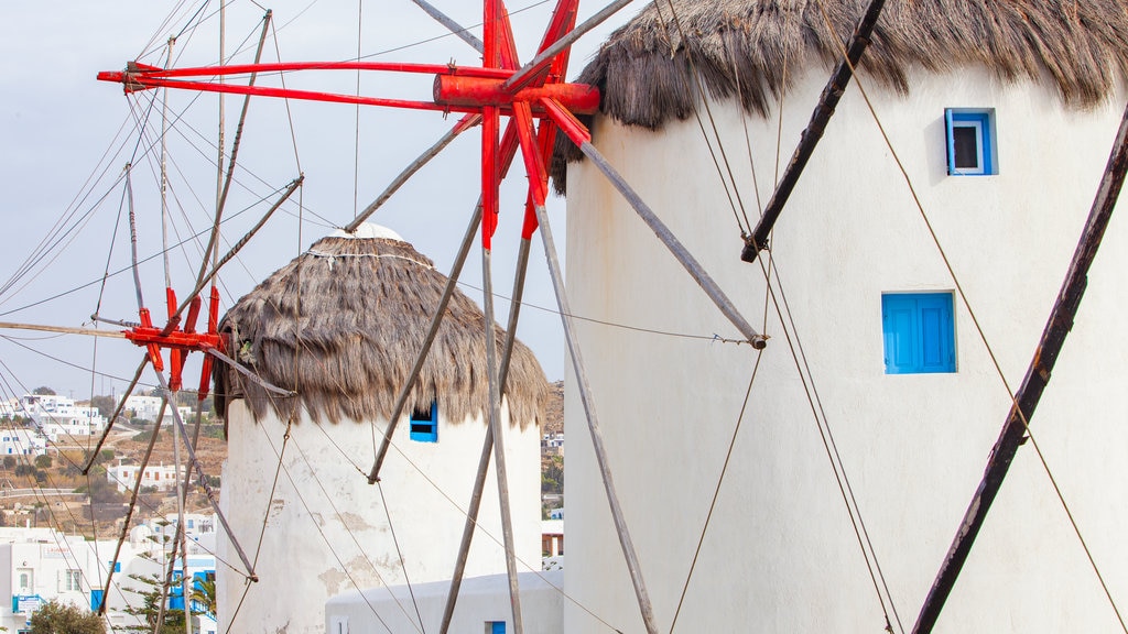 Molinos de Míkonos mostrando un molino y arquitectura patrimonial