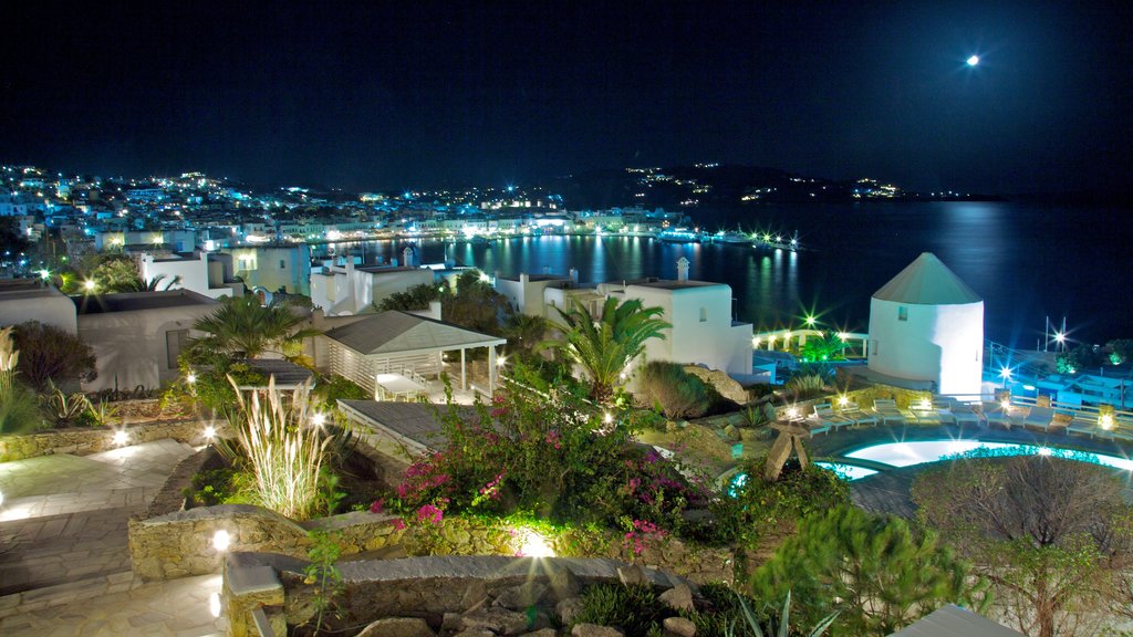 Ciudad de Mikonos mostrando escenas tropicales, vista general a la costa y una ciudad costera