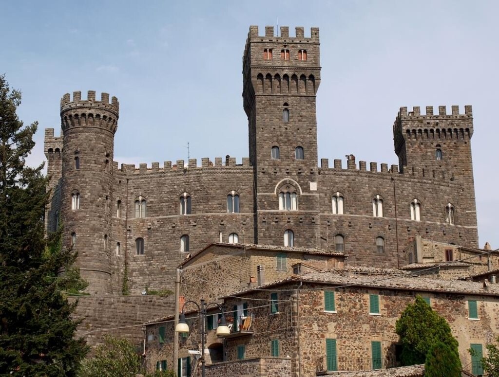 Torre Alfina. By mararie CC BY-SA 2.0 via Wikimedia Commons