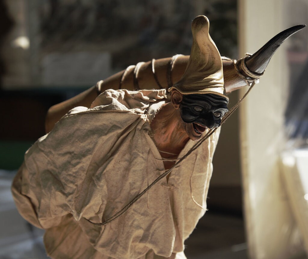 La statua del presepe di Pulcinella, a Napoli. Picture By mari27454 from Rome, Italy (Uè Uè..) , via Wikimedia Commons