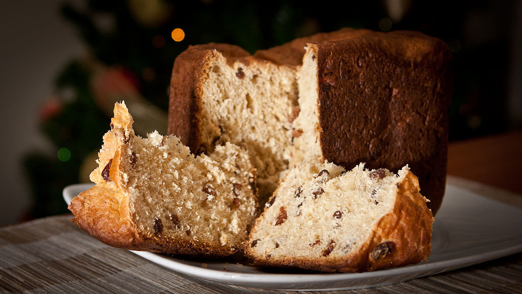 Panettone - By N i c o l a from Fiumicino (Rome), Italy  , via Wikimedia Commons