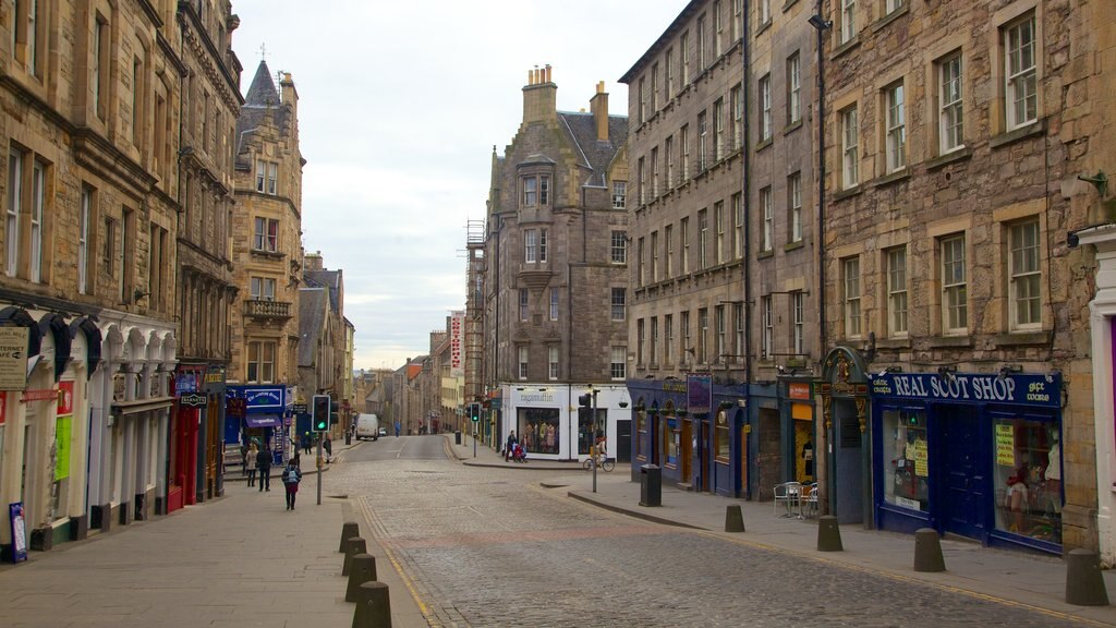 Royal Mile que inclui cenas de rua, uma cidade e arquitetura de patrimônio