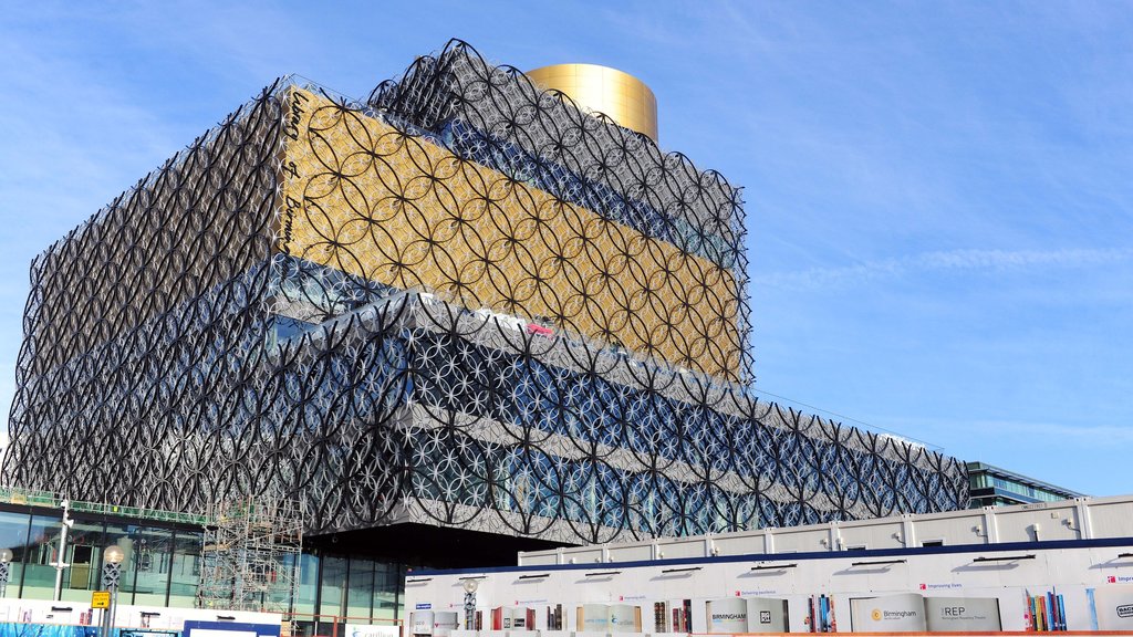 Bibliothèque de Birmingham montrant une ville et architecture moderne