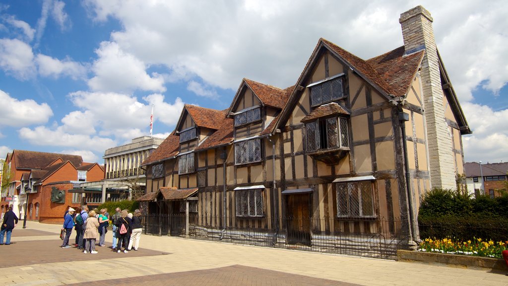 Birmingham toont een huis, historische architectuur en een klein stadje of dorpje