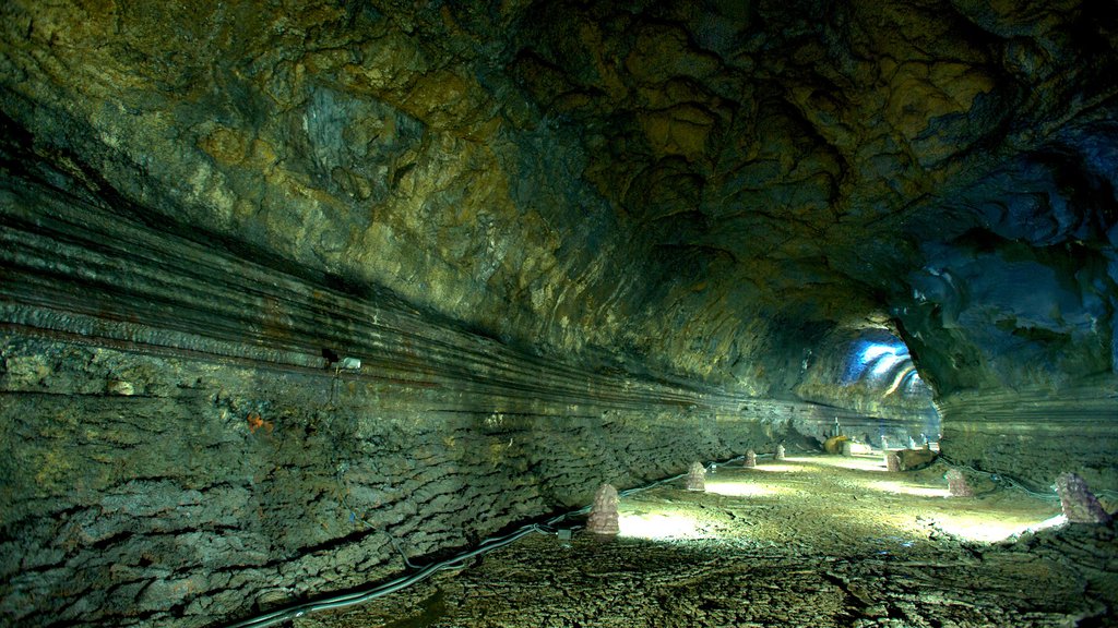 Manjanggul Lava-tube Cave which includes interior views and caves