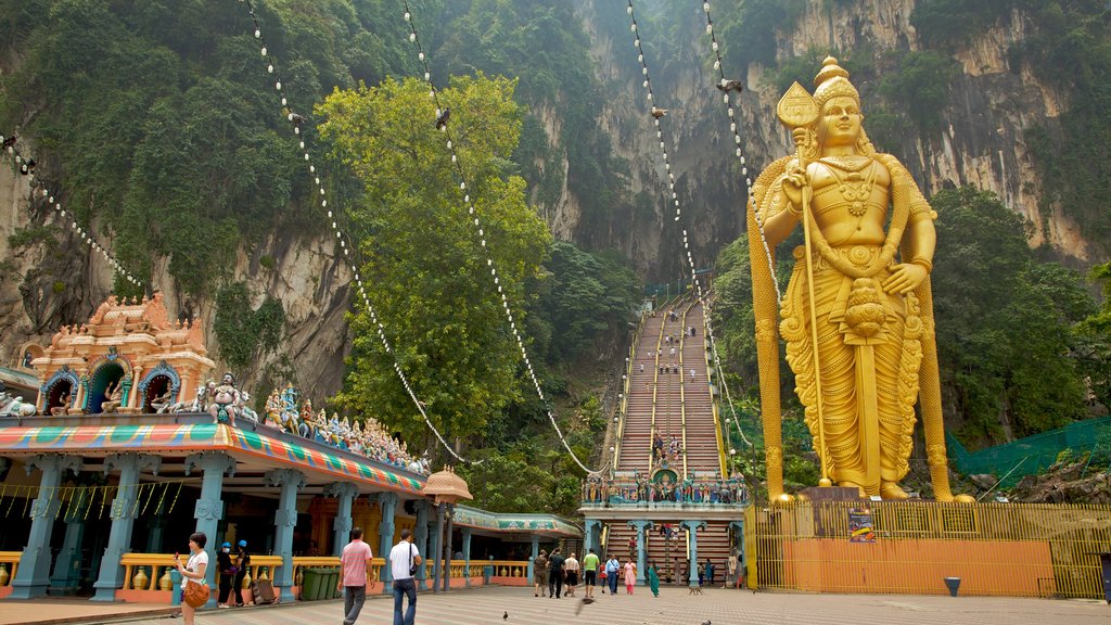 Batu Caves featuring heritage architecture and mountains