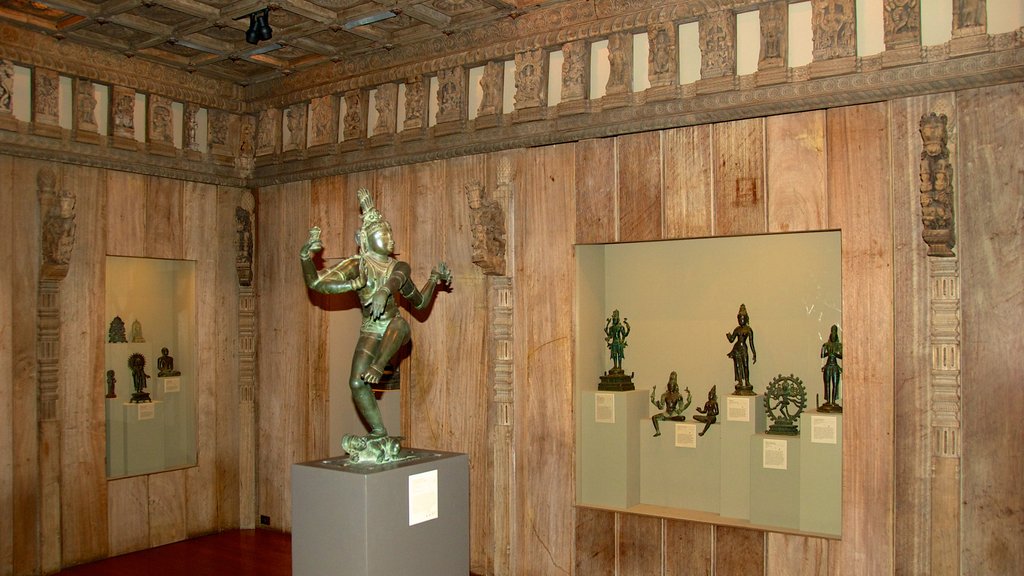 Nelson-Atkins Museum of Art showing a statue or sculpture, interior views and art