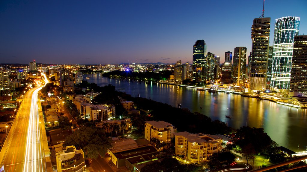 Story Bridge which includes cbd, a skyscraper and a city