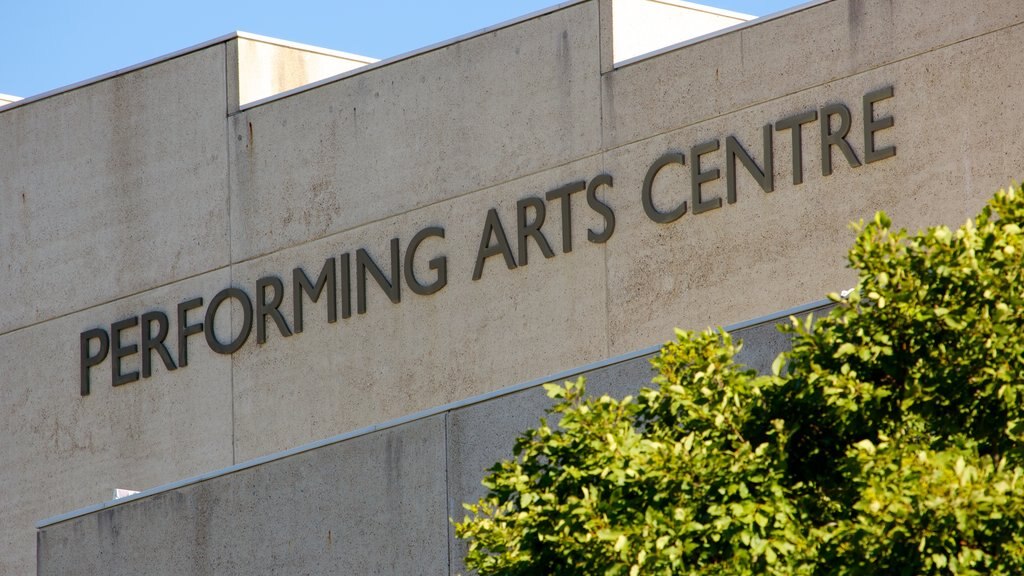 Queensland Performing Arts Centre som inkluderar skyltar