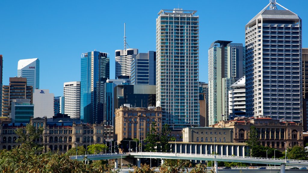 Queensland Performing Arts Centre showing a skyscraper, city views and a city