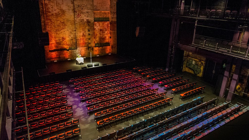 Brisbane Powerhouse caracterizando cenas de teatro e vistas internas