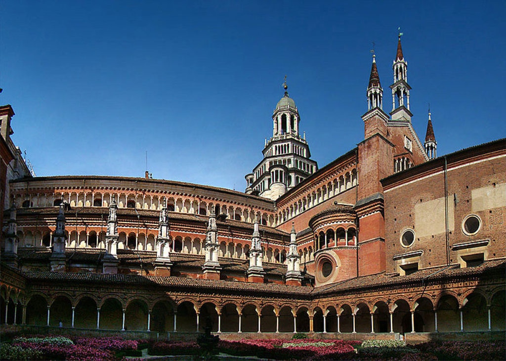 ​ Piazza Castello a Torino. Photo by Chensiyuan - own work. Licensed under CC-BY-SA 3.0 via Wikimedia Commons (https://commons.wikimedia.org/wiki/File:Turin_piazza_costello.JPG) ​