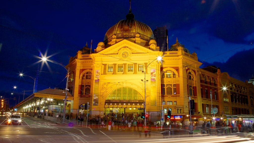 Melbourne showing night scenes, a city and a square or plaza