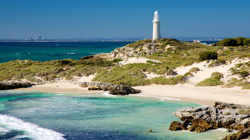 Isla Rottnest mostrando una playa de arena, un faro y vista panorámica