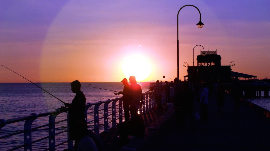 Spiaggia di St. Kilda che include tramonto, vista della costa e località costiera