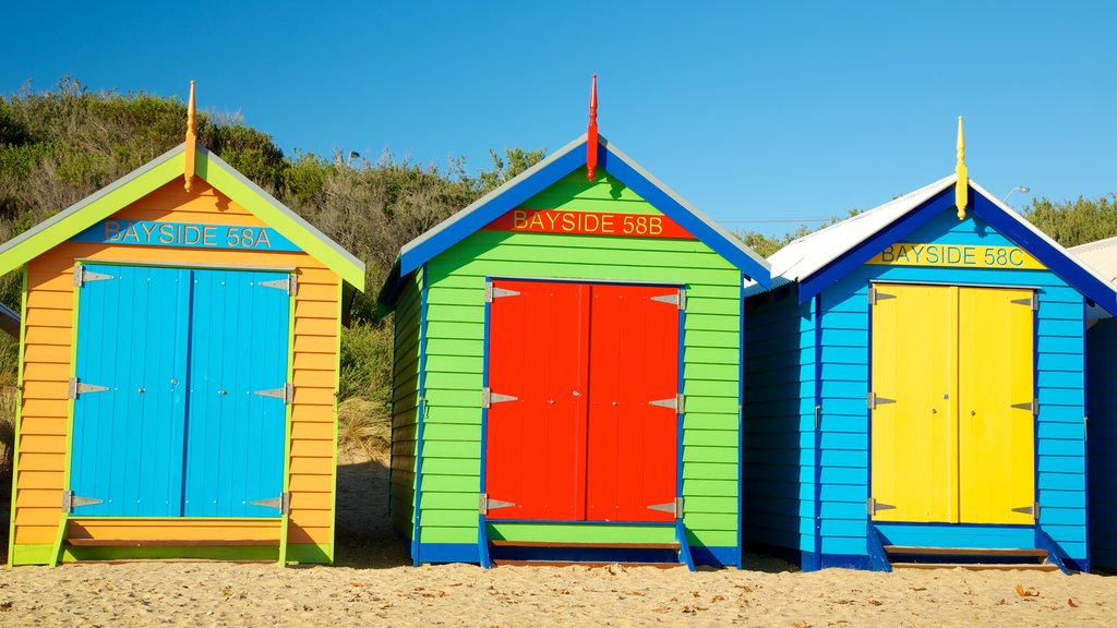 Brighton Beach mostrando uma praia de areia