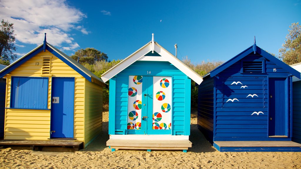 Brighton Beach mostrando uma praia de areia