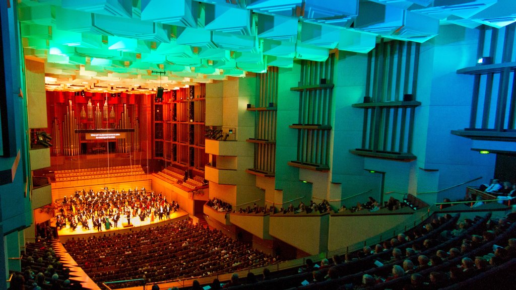 Queensland Performing Arts Centre montrant performance artistique, scènes intérieures et scènes de théâtre