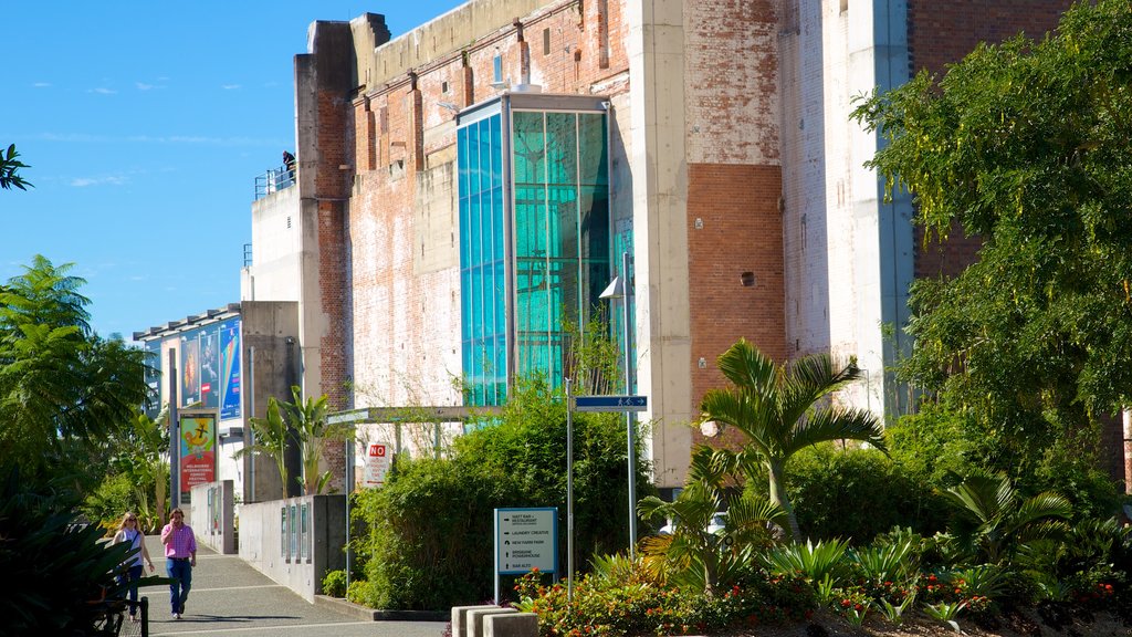 Brisbane Powerhouse showing street scenes, a city and modern architecture