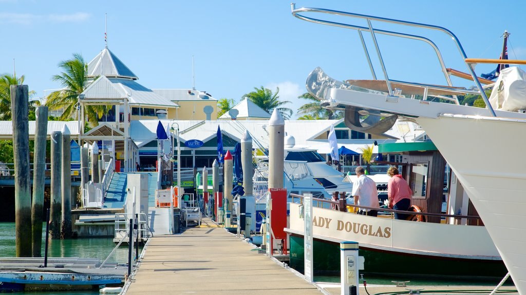 Marina Mirage showing boating and a marina