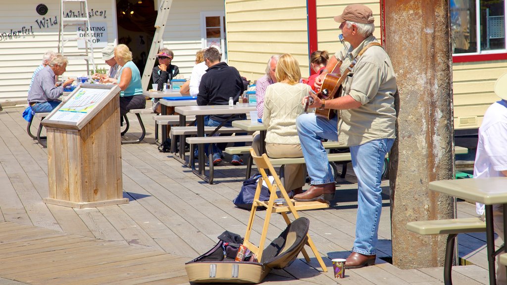 Victoria Fisherman\'s Wharf showing outdoor eating, café scenes and street performance