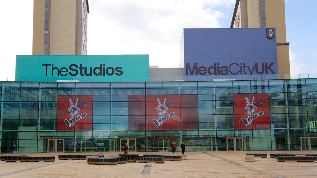 MediaCityUK showing theatre scenes, signage and modern architecture