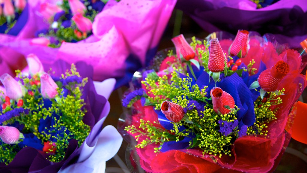 Petaling Street which includes flowers