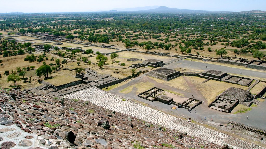 Teotihuacan showing landscape views, building ruins and desert views