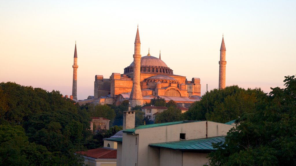 Hagia Sophia which includes heritage architecture, a city and a church or cathedral