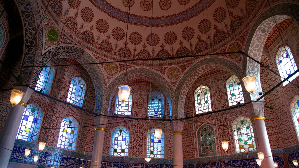 Hagia Sophia caracterizando elementos religiosos, vistas internas e uma igreja ou catedral