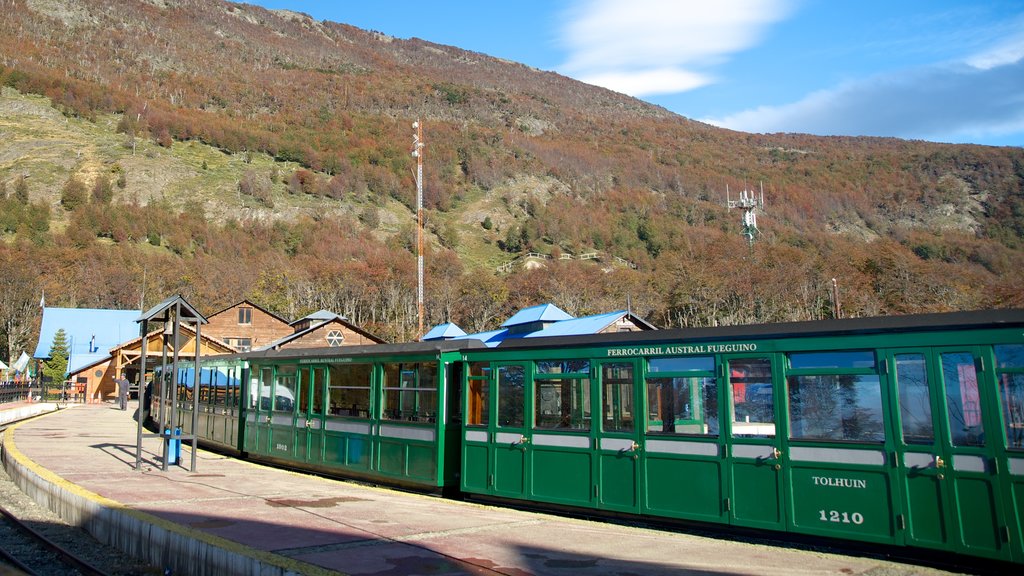 Fin del Mundo Train Station featuring railway items