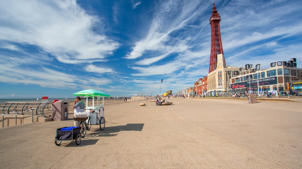 Lancashire menunjukkan pemandangan umum pantai dan kota pesisir