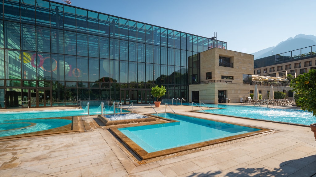 Thermes de Merano montrant une piscine