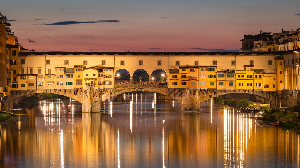 Centro storico che include ponte, tramonto e fiume o ruscello