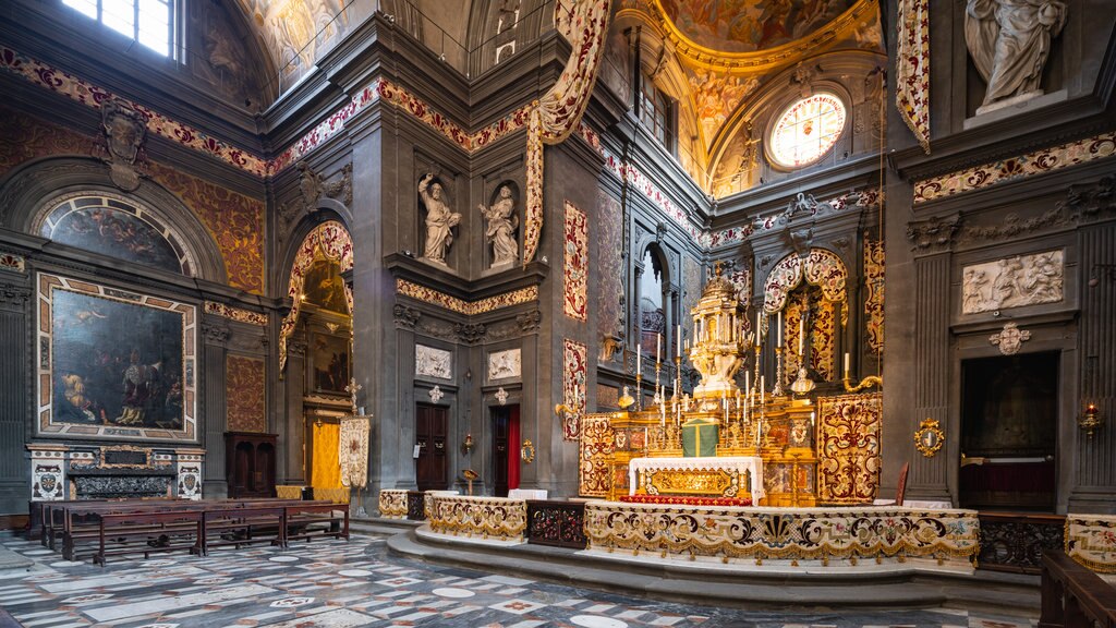 Centro storico caratteristiche di oggetti d\'epoca, chiesa o cattedrale e vista interna