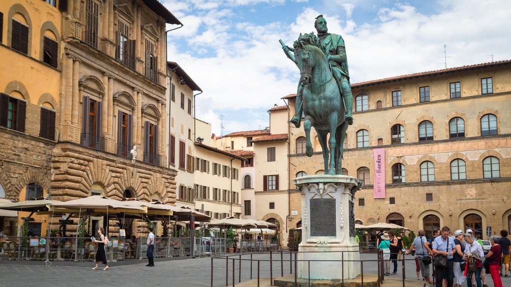 Piazza della Signoria que inclui uma estátua ou escultura e elementos de patrimônio