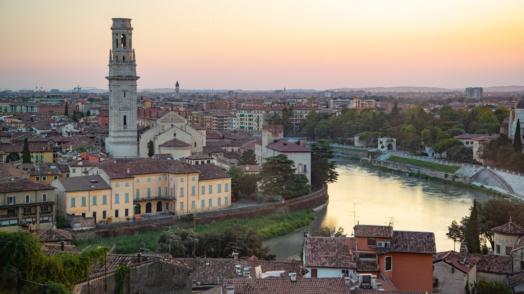 Castel San Pietro fasiliteter samt solnedgang, landskap og elv eller bekk