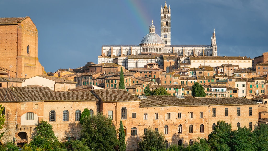 Italia mostrando una ciudad, arquitectura patrimonial y vista panorámica