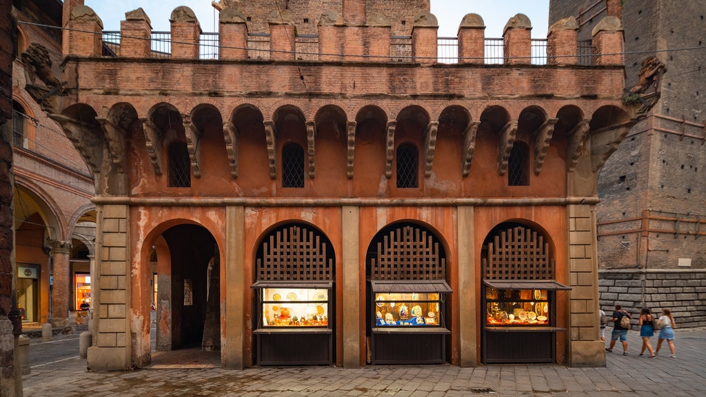 Tower of the Asinelli which includes heritage elements